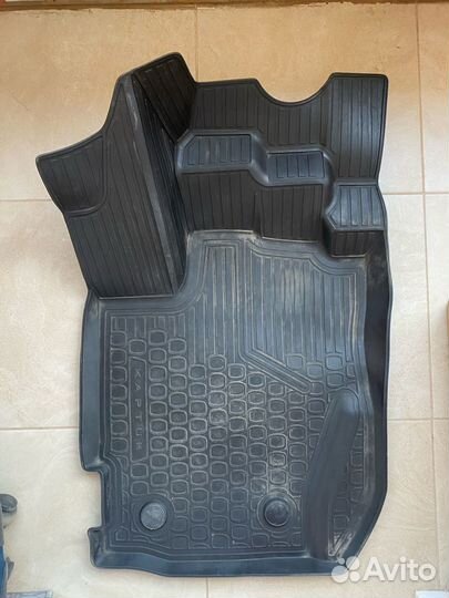 Автомобильные коврики резиновые