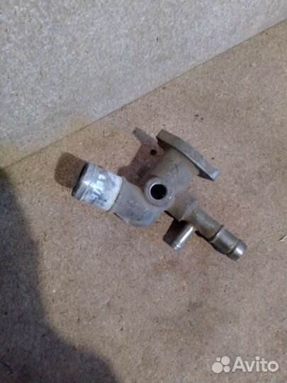 Тройник системы охлаждения Kia Rio 3 Solaris 1