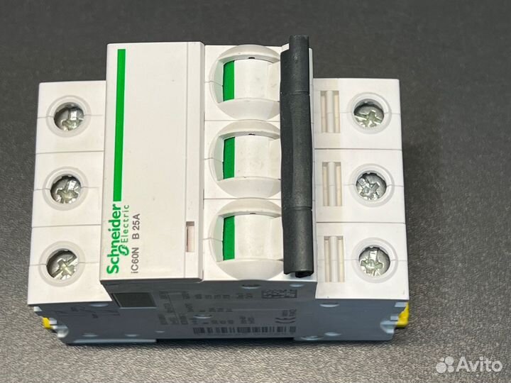 Автомат Schneider A9F78325 IC60N 25A B новый, 1 шт