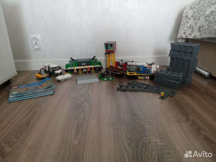 Lego грузовой поезд