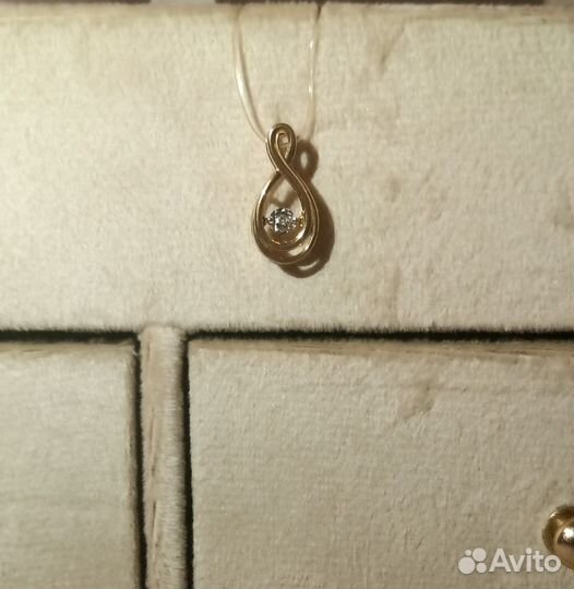 Подвеска с танцующим бриллиантом
