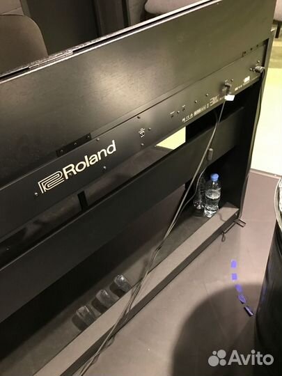 Пианино цифровое Roland F - 140 R, черное