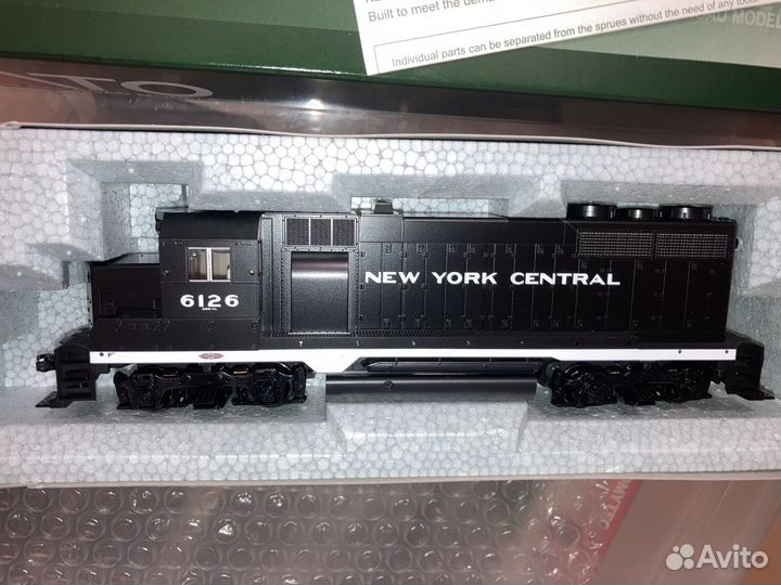 Локомотив Kato HO 1:87 EMD GP35 New York Central