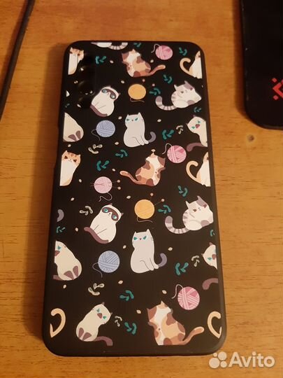 Продам чехол на самсунг гелакси А7 (2018)