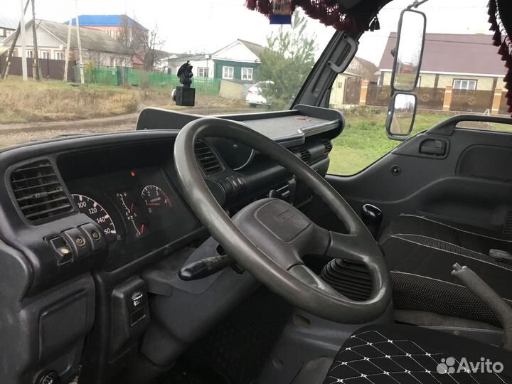 Бортовой грузовик Isuzu NQR75 с КМУ UNIC, 2010