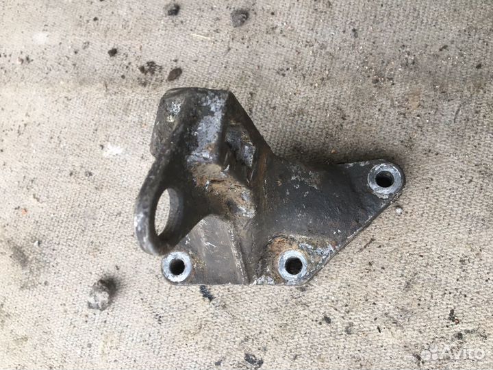 Кронштейн кпп Фольксваген пассат б3 б4