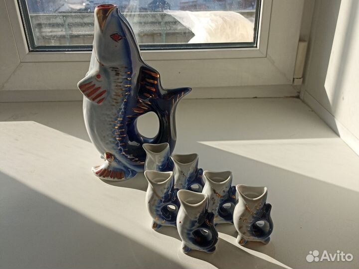 Графин рыба с рюмками