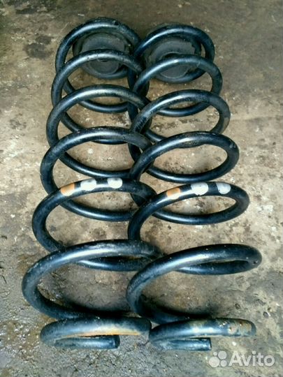 Шкода Рапид пружина задняя