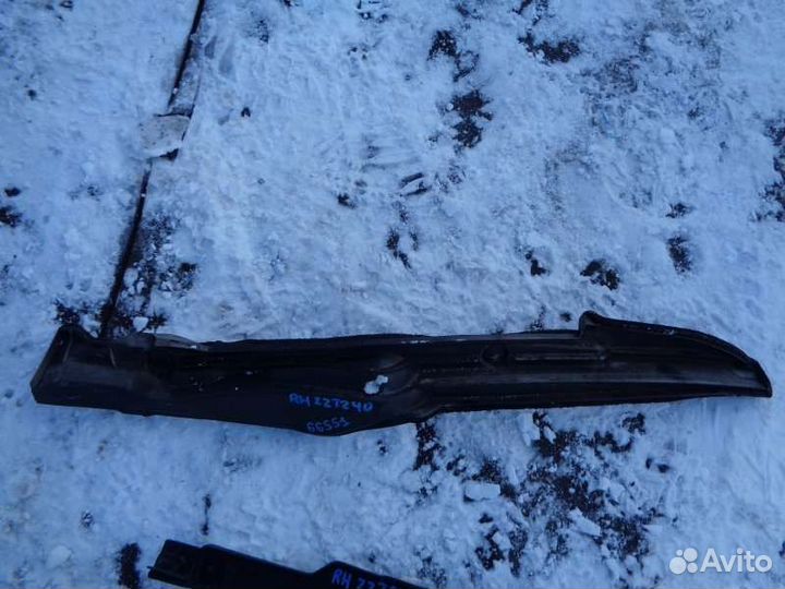 Пыльник крыла передний правый Toyota Allion ZZT240