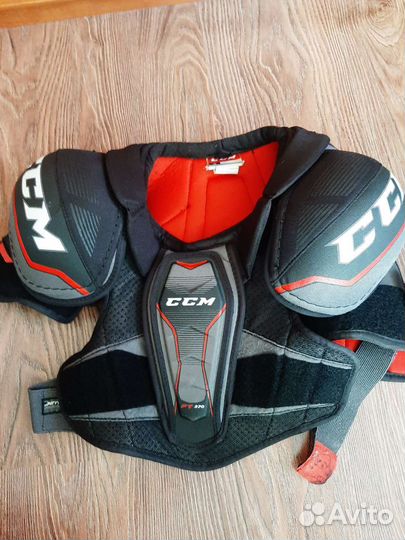 Нагрудник хоккейный ccm