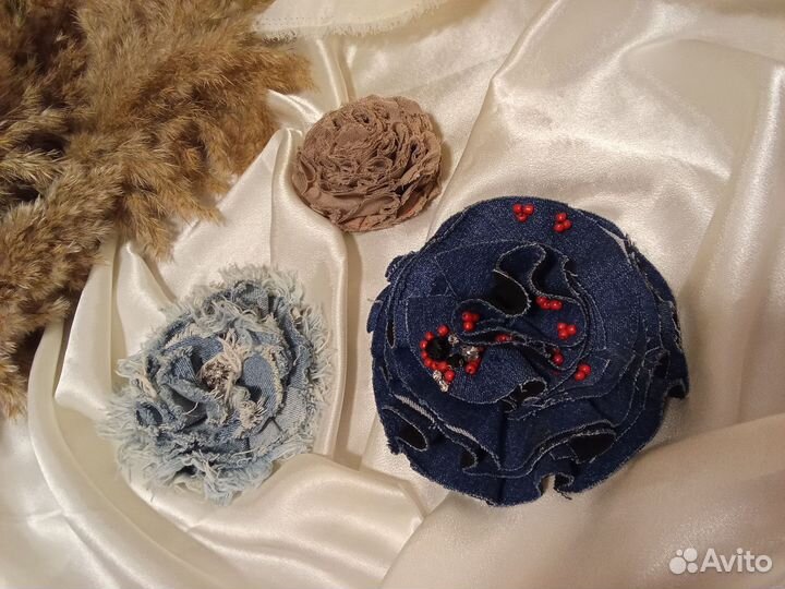 Брошь из ткани