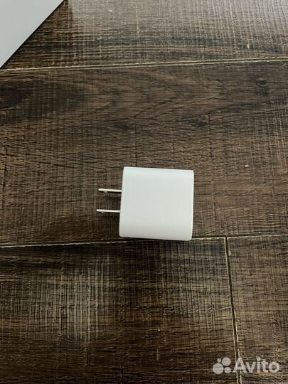 Зарядное устройство Apple 20W USB-C