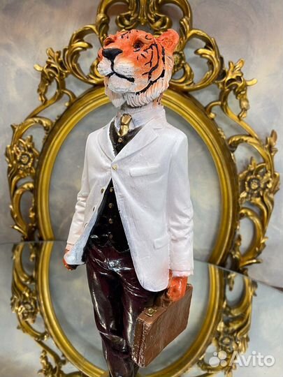 Статуэтка «Тигр деловой». Полистоун. Н-36см