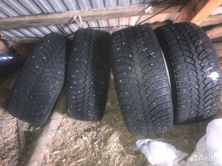 Bridgestone Blizzak Spike-01 245/40 R18 T
