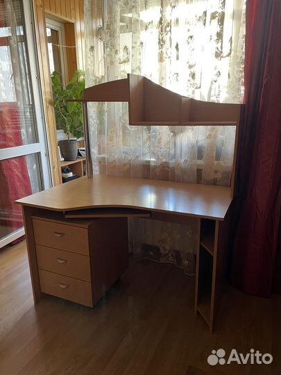 Письменный стол с полками и Тумбочка