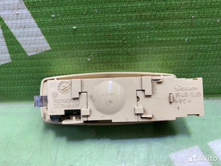 Плафон подсветки салона Volkswagen Passat B5 AWM
