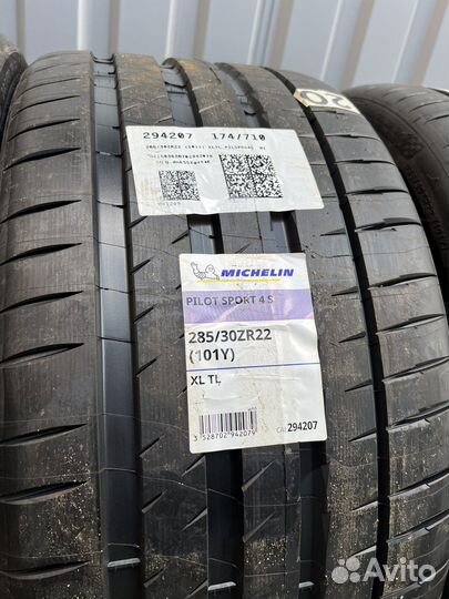 Michelin Pilot Sport 4 S 285/30 R22 101Y