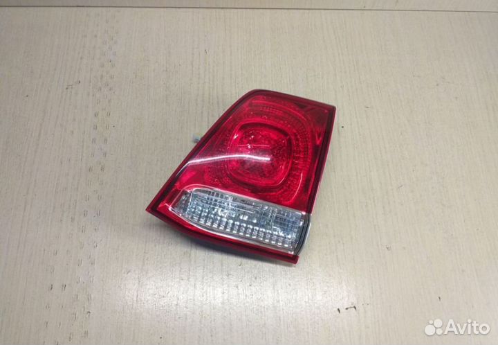Фонарь правый внутренний Toyota Land Cruiser 200