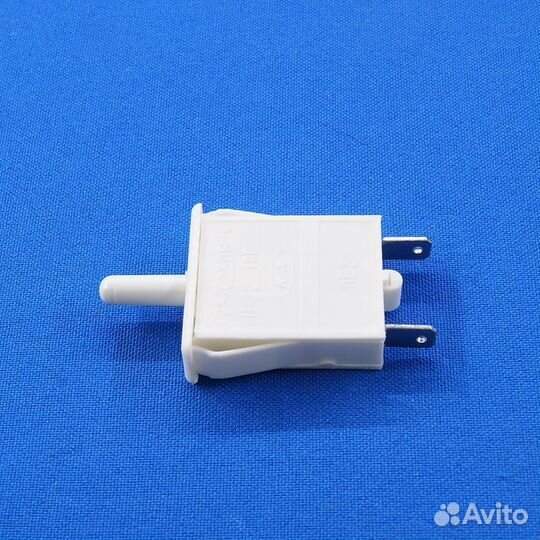 Выключатель освещения холодильника Indesit