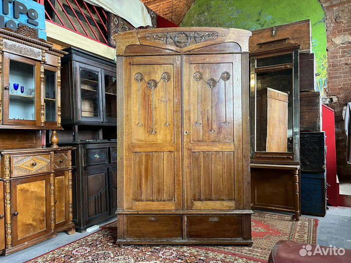 Шкаф старинный