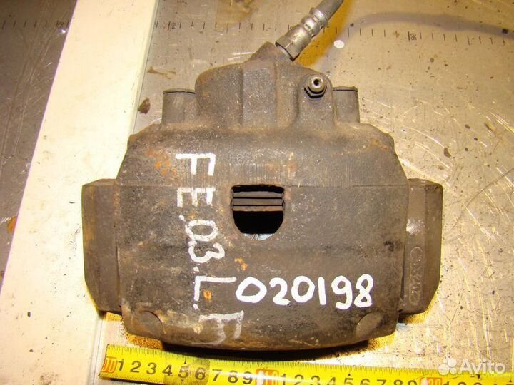 Передний супорт 3,0i Ford escape 02г