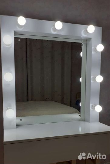 Гримерное зеркало (столик) с подсветкой