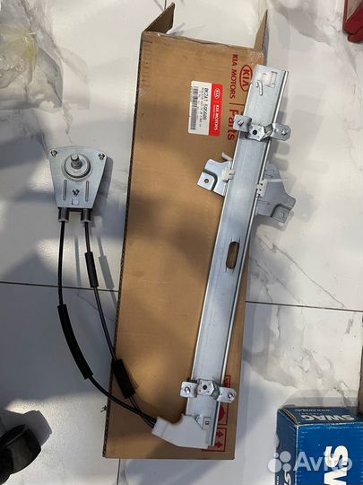 Механизм стеклоподъемника передней левой двери