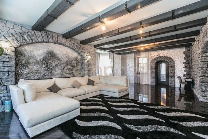 Дом 363 м² на участке 18 сот.