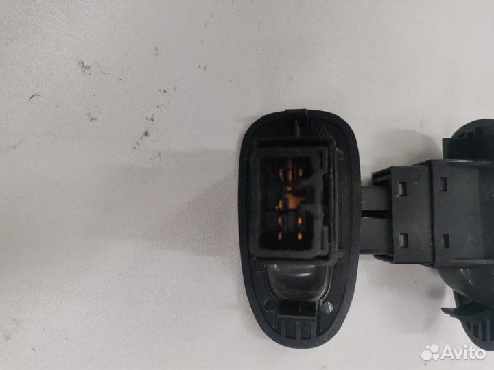 Кнопка стеклоподъемника правая Kia Spectra седан