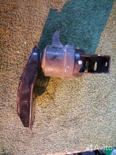 Опора двигателя (подушка двс) передняя правая YL84