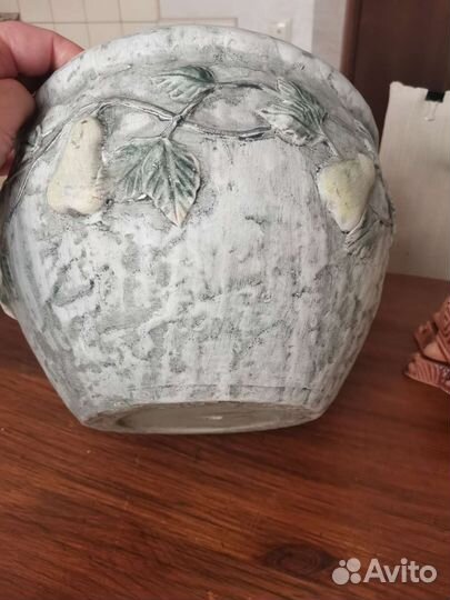 Горшок из глины с уникальной лепкой