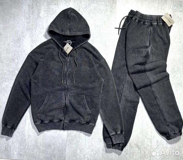 Модный спортивный костюм Balenciaga