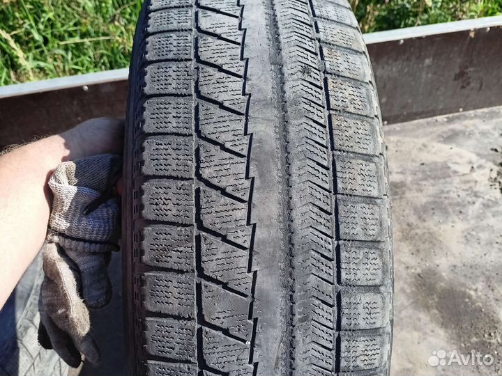 Bridgestone Blizzak VRX 215/65 R16 Q