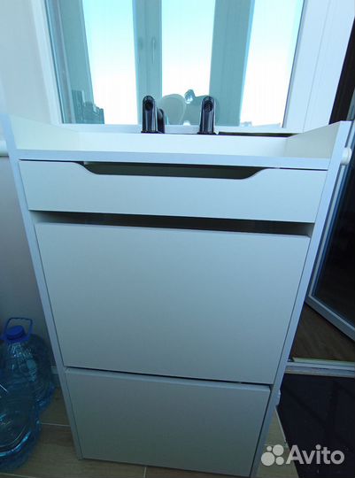 Обувница белая