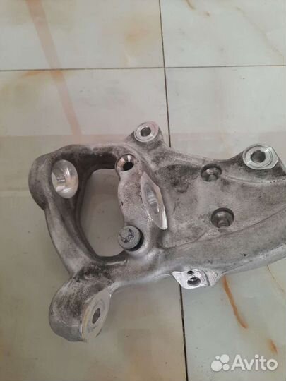 Передний поворотный кулак А2133324700