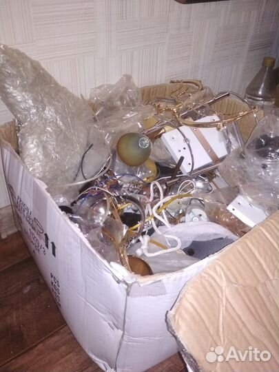 Коробка запчастей от новых люстр, светильников