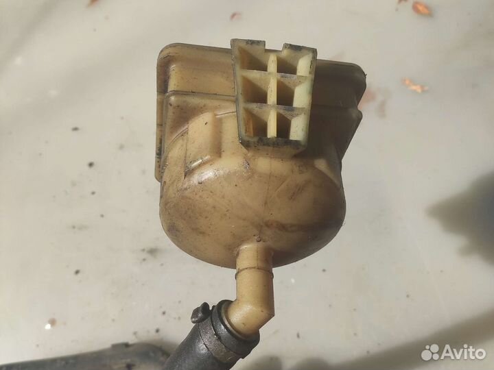 Бачок жидкости Гур Volvo 460