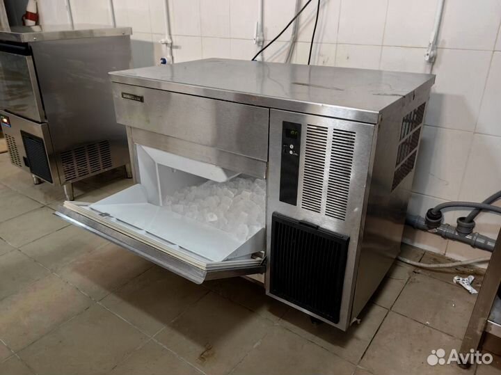 Ледогенератор для бара