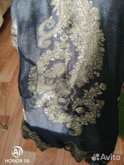 Продам красивый палантин