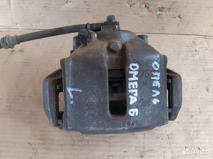 Суппорт передний. левый правый Опель Омега Б