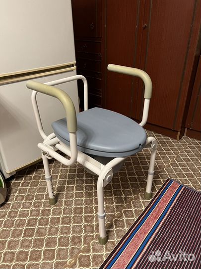 Стул кресло с санитарным оснащением (стул-туалет)