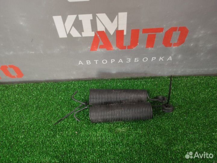 Пружина крышки багажника Ford Focus 3 седан 2.0L