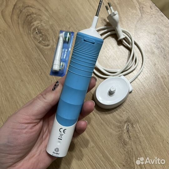 Зубная щетка электрическая oral b