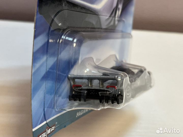 Hot wheels premium pagani zonda