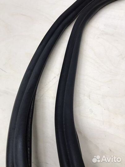 Уплотнитель багажника Tiguan 2