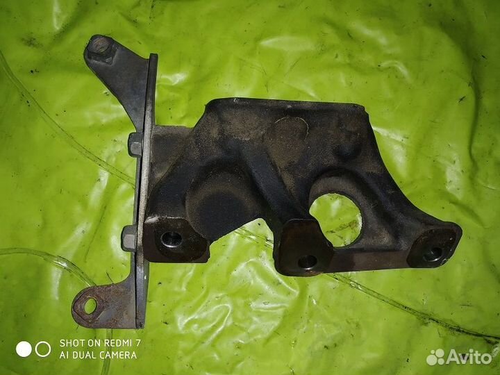 Кронштейн двигателя на Subaru Legacy BM9 2010г