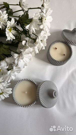 Свечи в гипсовом подсвечнике