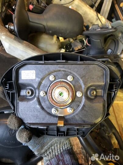 Подушка безопасности водителя Renault Megane 1 Sce