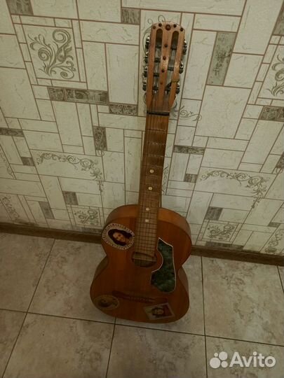 Акустическая гитара