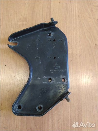 Кронштейн двигателя Volkswagen Passat B5 седан 1.8